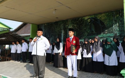 Kepala Madrasah Ajak Peserta Didik MAN 1 HST Kembali Fokus Belajar Pasca Idul Fitri